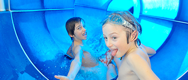 Im schwimmbad jungs kennenlernen