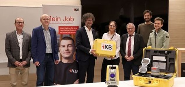 Übergabe Vermessungsgeräte