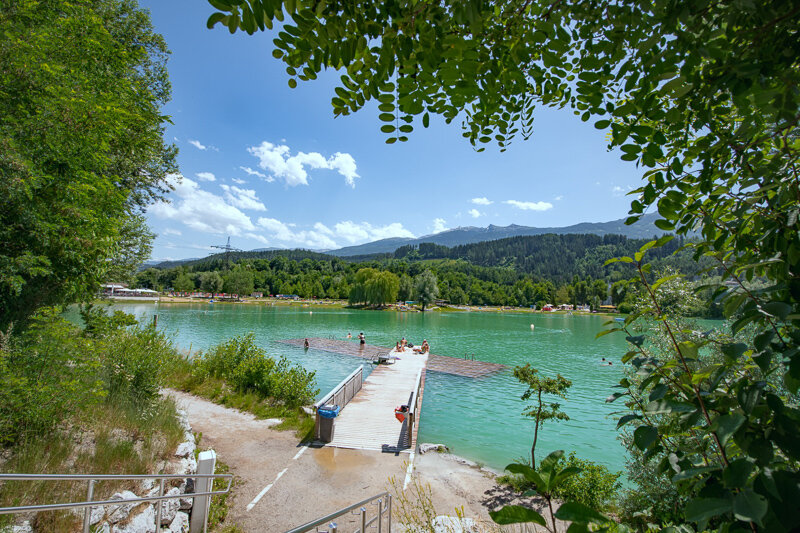 Roßau bathing pond riverside path and swimming jetty