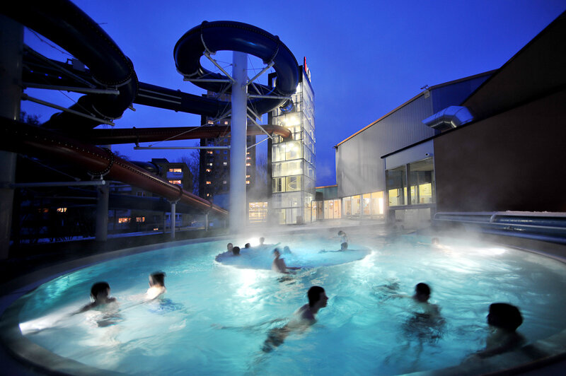 Olympisches Dorf outdoor pool at night