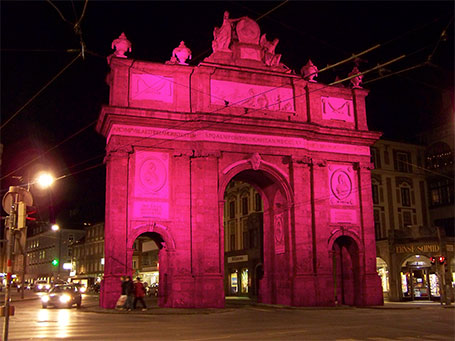 Purple Light Up Triumphpforte Innsbruck