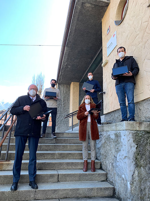 Helmuth Müller, Christoph Hackl, Schuldirektorin Eva Unterholzner, Markus Weichselbraun und Philipp Haupt.