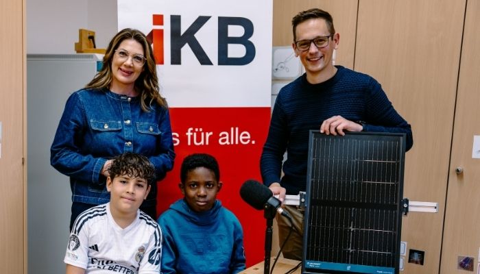 Lukas Giner erklärt, wie Sonnenlicht zu Strom wird. Lukas Giner erklärt, wie Sonnenlicht zu Strom wird.